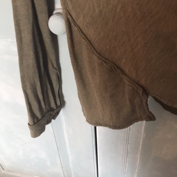 Free People blouse in an army Green colour. Size Small - Picture 7 of 8
